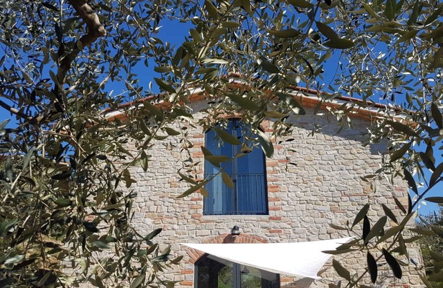 Un antiguo granero panorámico en la campiña toscana