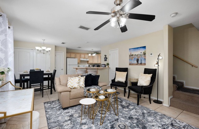 The Parisian Keyless Condo 4 min from Airport and Hospitals