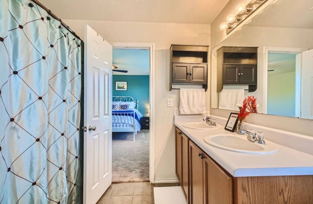 The Patriot House + Pet Friendly+Hot Tub +Fire Pit