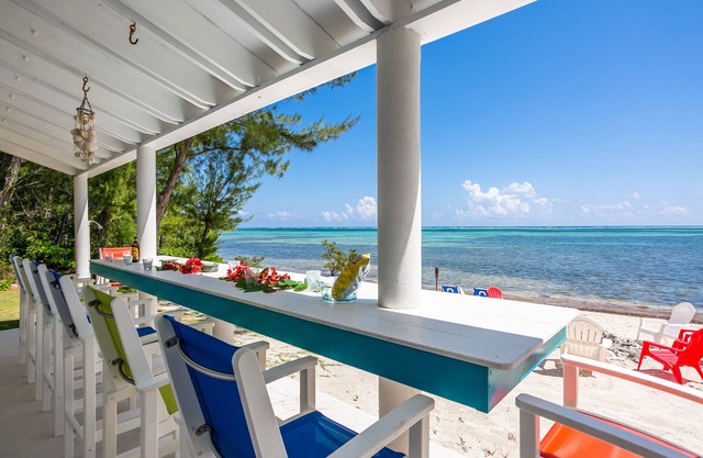 NUEVA LISTA: "Works Wonders", frente a la playa en el tranquilo Frank's Sound.