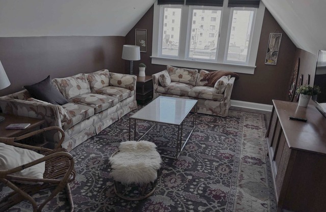 The Peak! Mt Washington - Large 2bd Apt w/ A View!