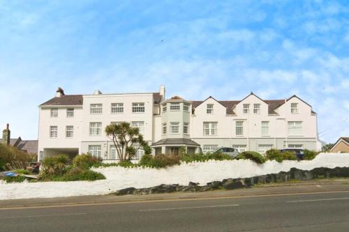 The Penthouse at Beach Court