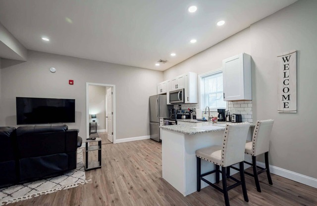 Historic Penthouse Loft - King Bed, Fast WiFi, Close to Downtown!