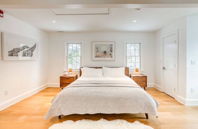 The Penthouse, Downtown Lenox by Evergreen Home
