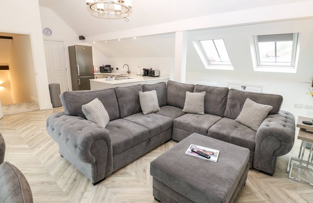 THE PENTHOUSE, pet friendly, with a garden in Boroughbridge