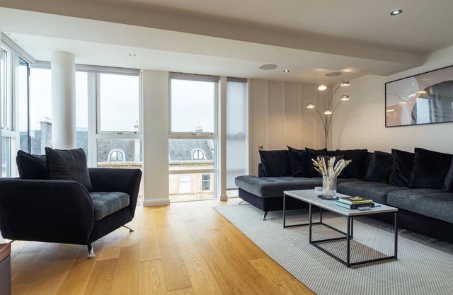 The Penthouse Suite - Luxury Like No Other