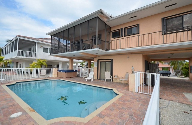 La escapada perfecta con piscina climatizada, jacuzzi y embarcadero