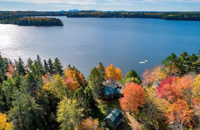 The perfect lakefront cabin close to Acadia National Park