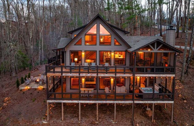 The Perfect Landing - Panoramic Mountain Views | Hot Tub | Game Room | EV Charger