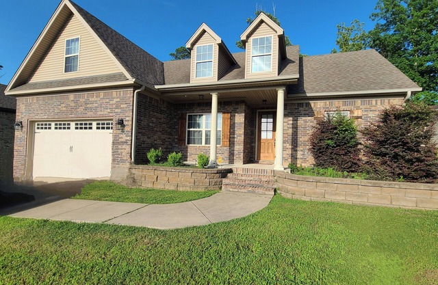 Family-Friendly Escape with Cozy Touches & Secure Stay - Near everything