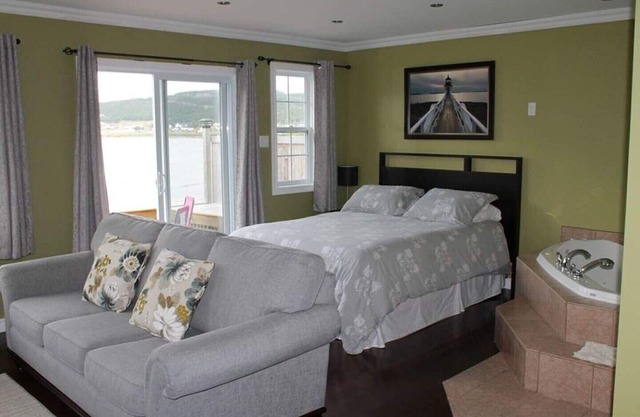 Peridot Retreat, Rocky Harbour Terranova