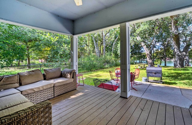 'The Petite Lake House' in Seguin w/ Patio!