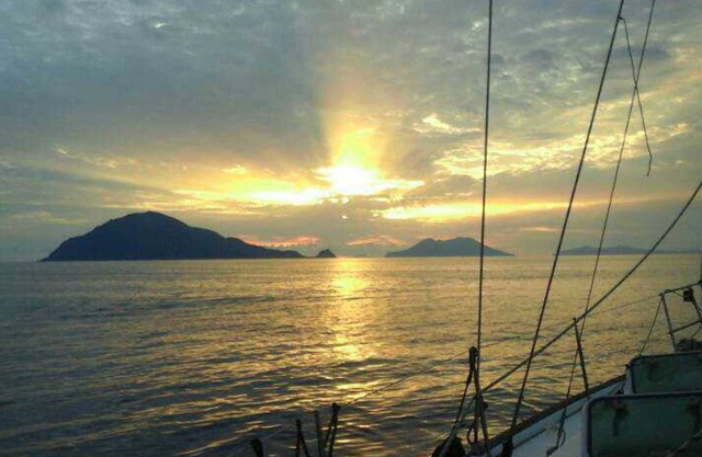 El Pigu - Barco de vela en la bahía de Nápoles