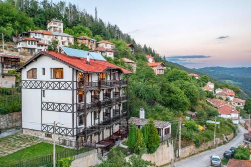 The Pine Living - Guesthouse with Coworking space & Spa