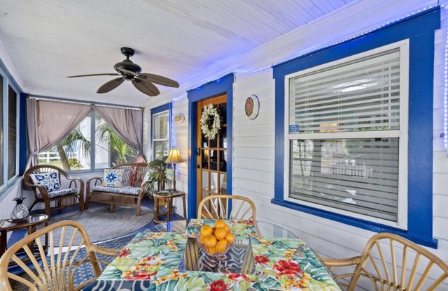 The Pineapple Bungalow St Pete!