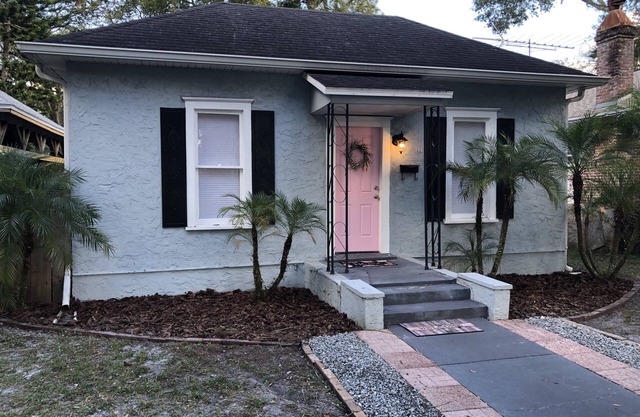 The Pink Door Cottage-Historic Sanford