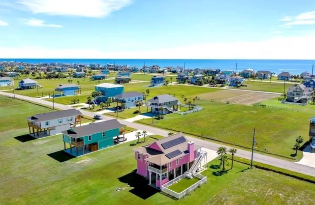 The Pink House - beautiful beach stay!
