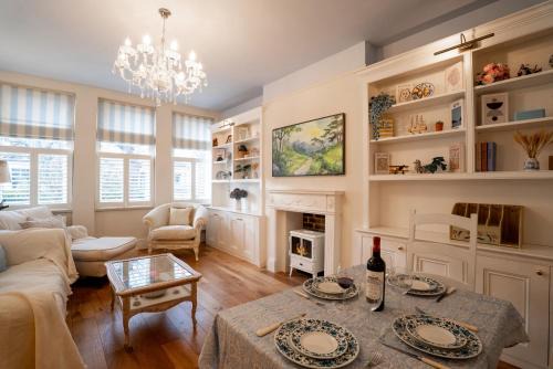The Plush Putney Apartment - 2 Bed - 2 Bath - Ground Floor Apt