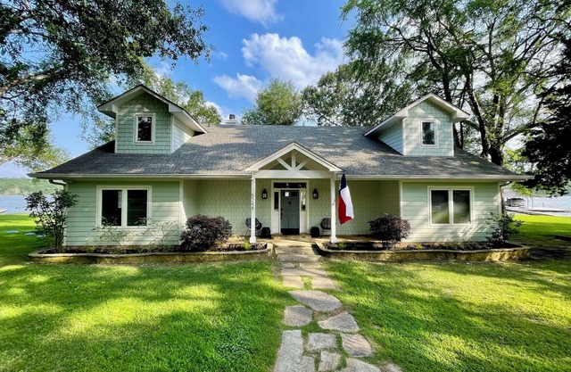 The Point on Cedar Creek Lake! Huge Lakefront! Panoramic Water Views! Spacious!