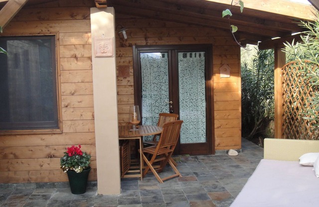 The Pomegranate holiday Biocasa in the green with pool and spa near the sea lake