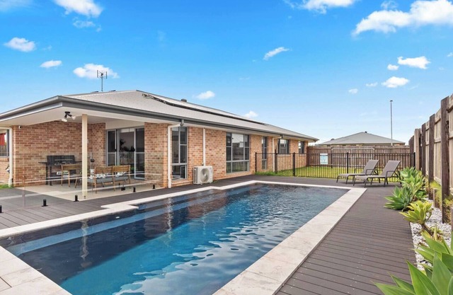 The Pool House Spacious Family Stay at Hervey Bay