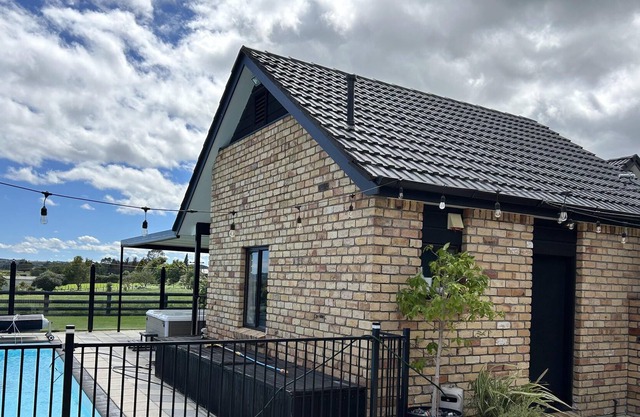 The Pool Room - Studio unit with shared access to Pool & Spa Pool