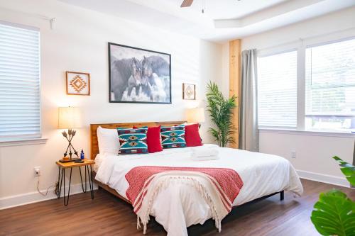 The Prairie Suite Newly Built Upscale Central