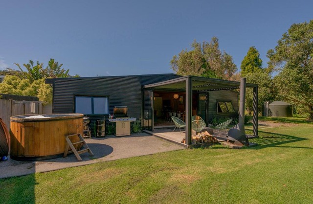 The Pumpkin Shed - Kuaotunu Holiday Home