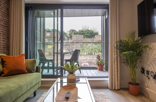 The Quadrant - The Palm Suite
