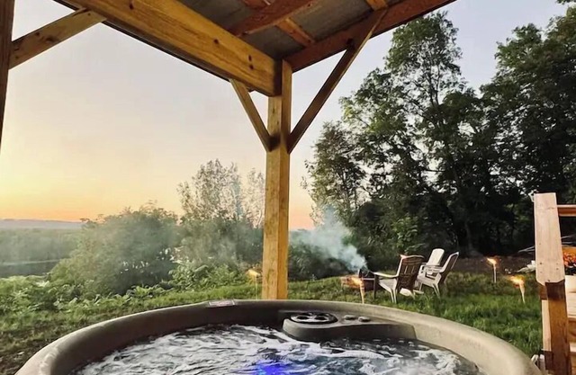 The Quarry / HOT TUB / Sleeps 5