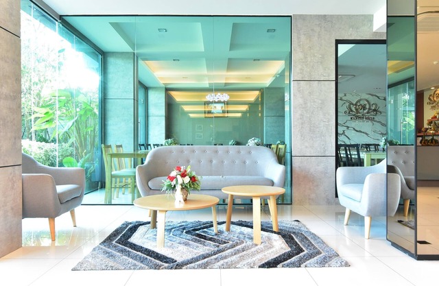 The Raise Hotel