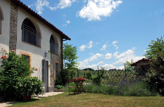 The Red House - Cascina Adami