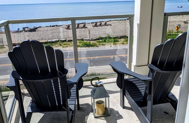 "The Red Sand" Beachfront Luxury Condo-Long Point