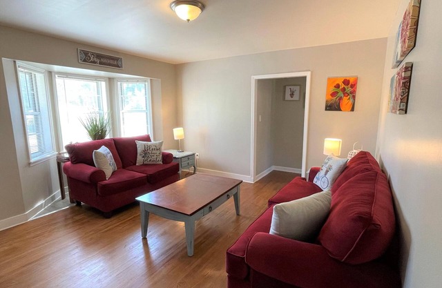Stay at The Redmont - Remodeled & 10 min to DT