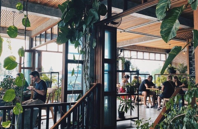 The Reef Hotel & Studios