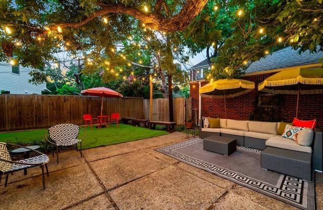 Classic Grand Home | 8 BD, 6BA | Prime DT Location