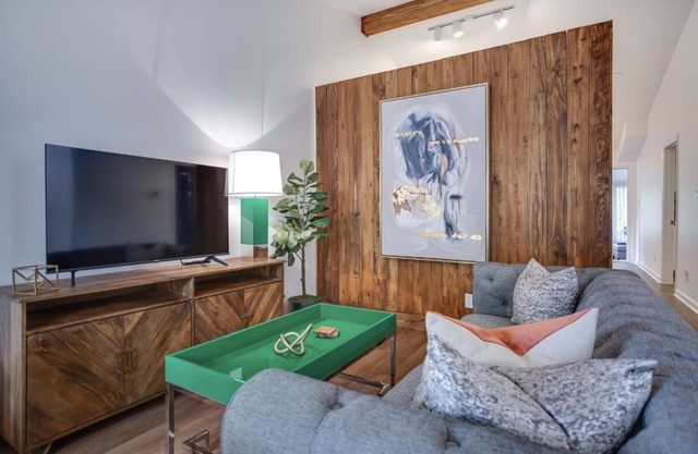 The Restful Retreat- Sleeps 6 Duke UNC Chapel Hill, Pet Friendly
