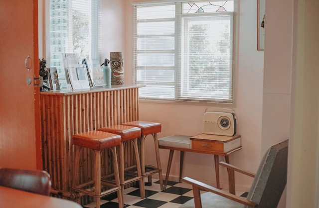 The ReTrO Beach Shack. 1 casa de playa, WiFi, Arcade Machine, a pie de cafeterías