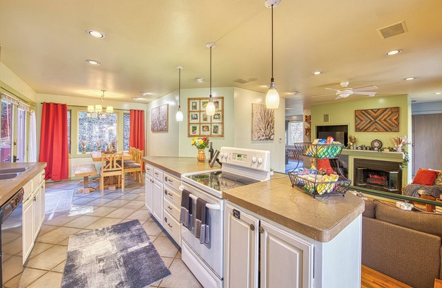 The Rhododendron House is a spacious cottage in Waynesville, NC. It is ideal for families traveling with younger and older children and longer term stays. This open floor plan, 1000sq foot cottage is a stand alone building and has ample space to spre