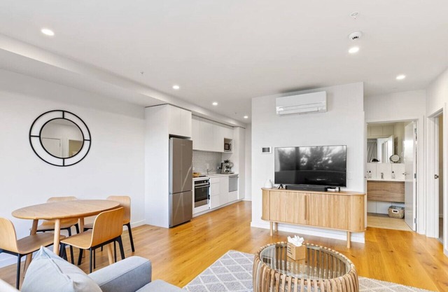 The Ridge Apartment near Beaches with Parking