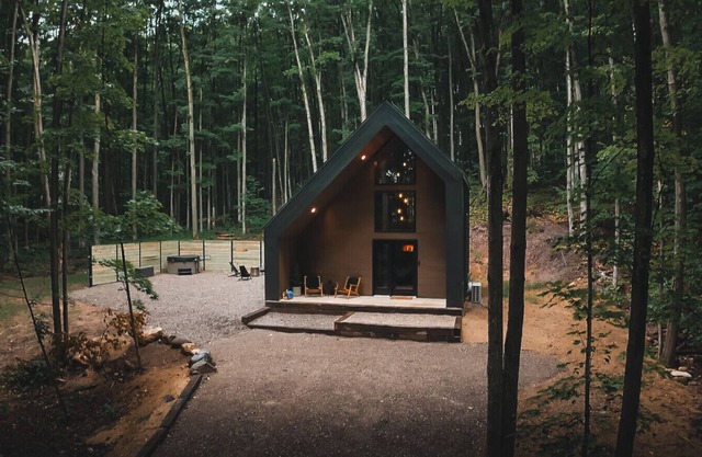 The Ridge – 650 sqft. Luxe Cabin in Bellaire.