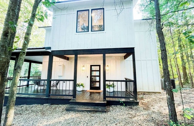 the RISER - BRAND NEW Modern Cabin in Broken Bow!