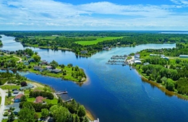 The River House perfect location on the Cheboygan River!