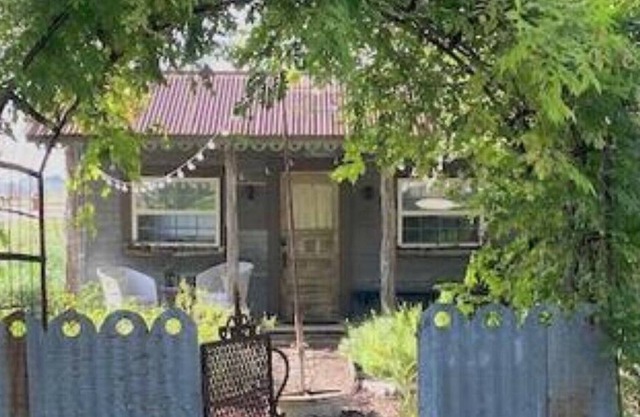 THE ROOST - A garden cottage retreat