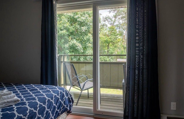 The Rosehall: PEC Waterfront Stay