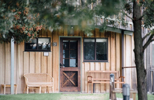 The Rosella - One-bedroom cottage at Bundaleera Vineyard