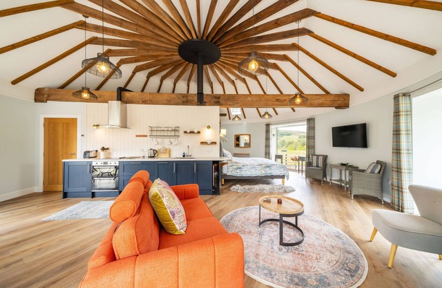 The Roundhouse - a cottage that sleeps 2 guests in 1 bedroom