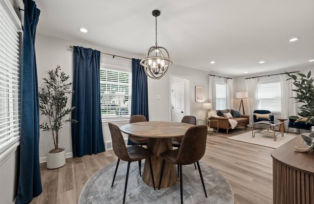 The Royal Hideaway - Your Stylish Retreat in Royal Oak!