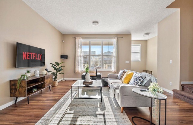 The Royal YYC - 10 min to Airport - 1.5hr to Banff