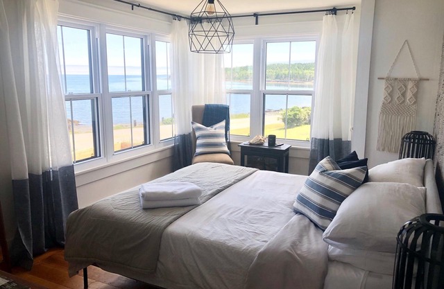 The Salty Cribb - Casa privada de vacaciones frente al mar a pocos minutos de Lunenburg